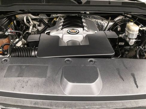 Used 2015 Cadillac Escalade Luxury image 36