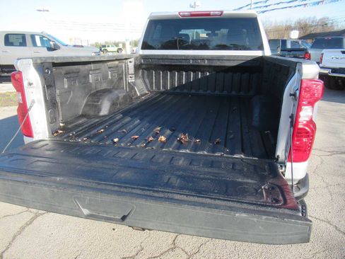 Used 2022 Chevrolet Silverado 2500 Custom w/ Custom Convenience Package image 5