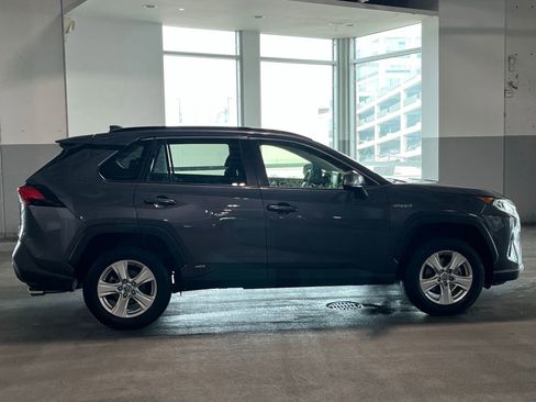 Used 2020 Toyota RAV4 XLE w/ Convenience Package image 10