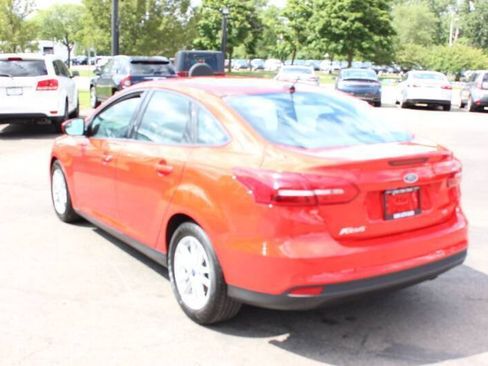 Used 2017 Ford Focus SE w/ Cold Weather Package FWD image 4