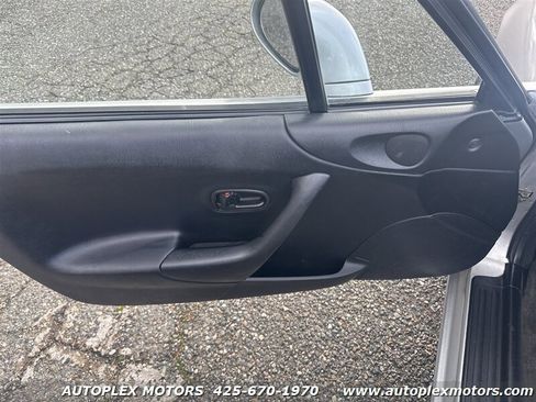 Used 2000 MAZDA MX-5 Miata image 12