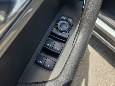 Used 2025 Chevrolet Blazer LT FWD image 13