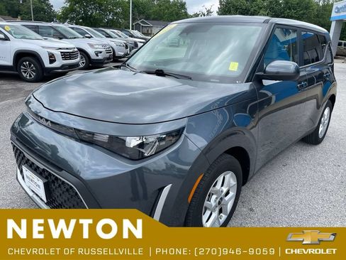 Used 2025 Kia Soul LX w/ LX Technology Package FWD image 3