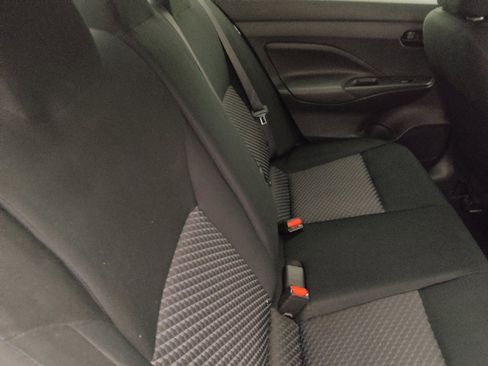 Used 2021 Nissan Versa S FWD image 19
