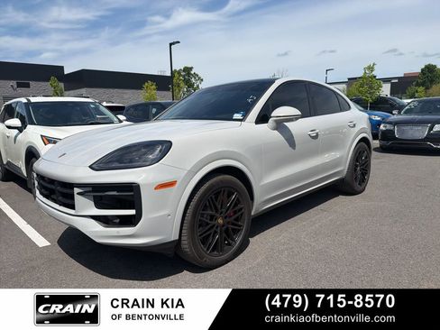Used 2024 Porsche Cayenne S AWD/4WD image 1