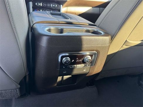 Used 2021 GMC Yukon SLT w/ SLT Premium Package image 12