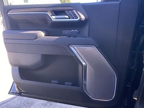 Certified 2025 Chevrolet Silverado 1500 High Country AWD/4WD image 31