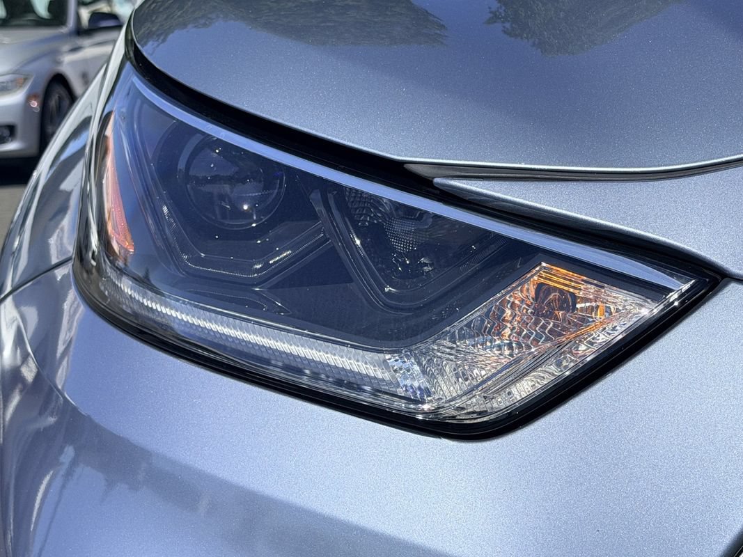 Used 2021 Toyota Highlander XLE AWD/4WD image 8