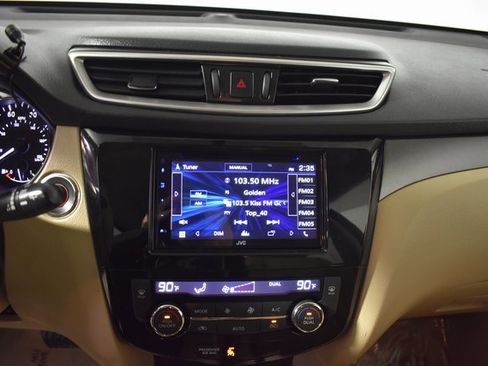 Used 2015 Nissan Rogue SV image 19