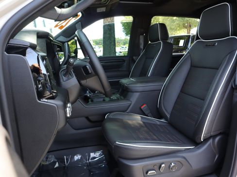 Used 2026 GMC Sierra 2500 AT4X w/ LPO, Black Badging Package AWD/4WD image 9