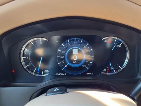 Used 2018 Cadillac Escalade Platinum AWD/4WD image 13