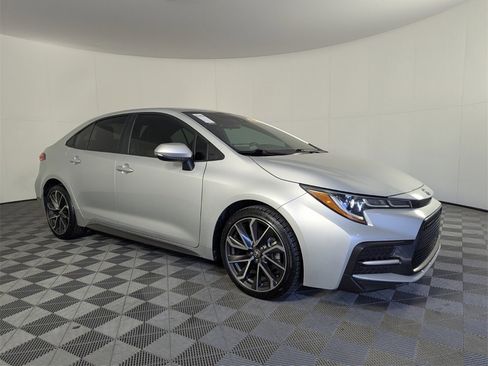 Used 2022 Toyota Corolla XSE image 2