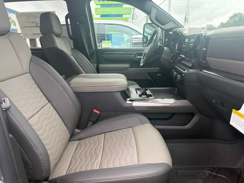 New 2026 Chevrolet Silverado 2500 ZR2 AWD/4WD image 17