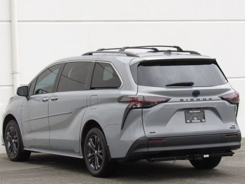 Certified 2024 Toyota Sienna XLE Woodland Edition AWD/4WD image 5