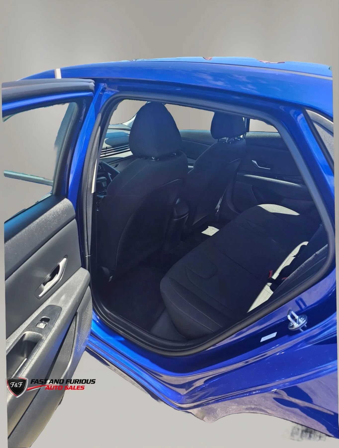 Used 2023 Hyundai Elantra SEL w/ Preferred Accessory Package FWD image 7