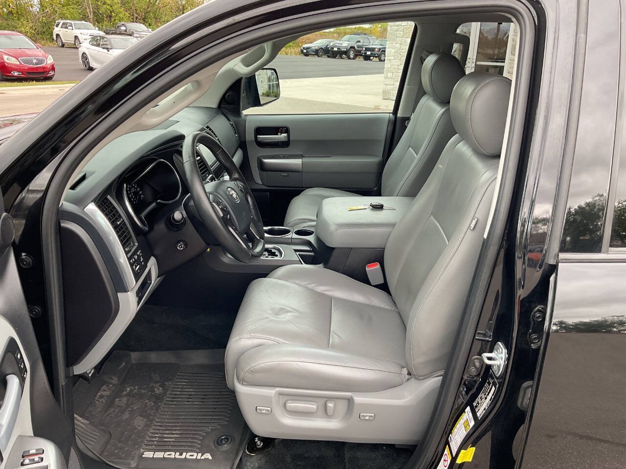 Used 2018 Toyota Sequoia Limited w/ Safety & Convenience Package AWD/4WD image 13