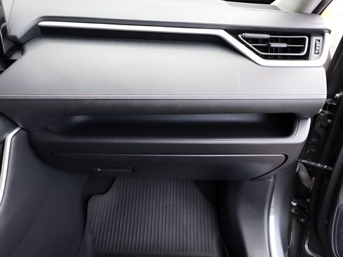 Used 2021 Toyota RAV4 LE image 38