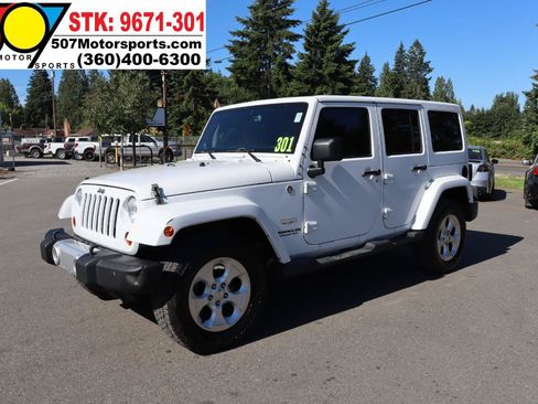 Used 2013 Jeep Wrangler Unlimited Sahara w/ Connectivity Group AWD/4WD image 11