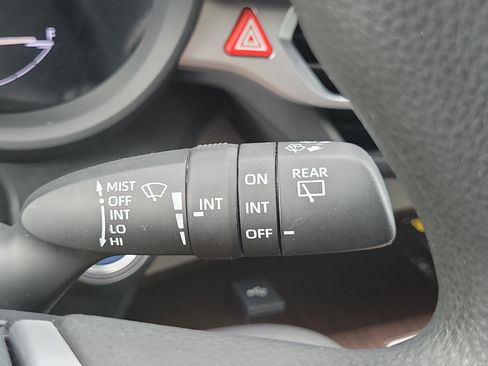 Used 2021 Toyota Sienna LE w/ LE Plus Package FWD image 28