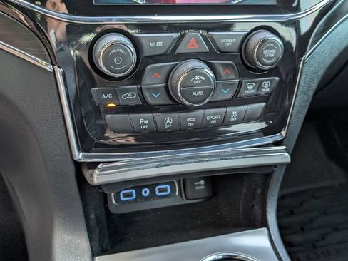 Used 2022 Jeep Grand Cherokee Limited w/ Tech Group RWD image 9