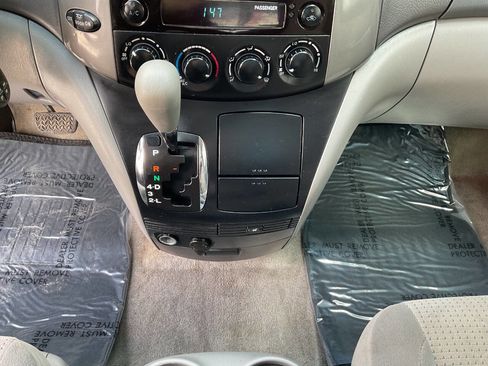 Used 2010 Toyota Sienna LE image 20