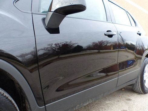 Used 2019 Chevrolet Trax LS image 28