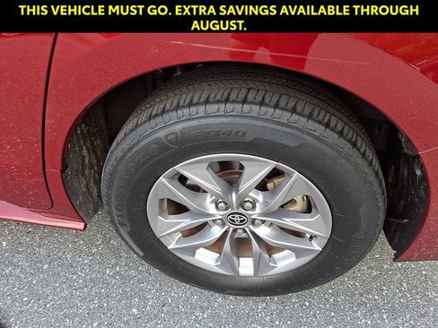 Used 2025 Toyota Sienna LE FWD image 9
