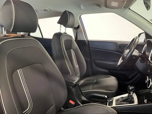 Used 2025 Hyundai Venue Limited FWD image 10