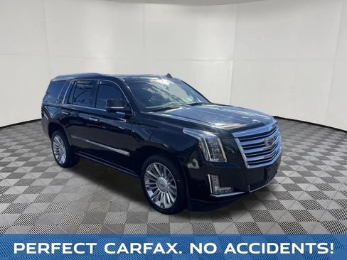 Used 2018 Cadillac Escalade Platinum AWD/4WD image 3
