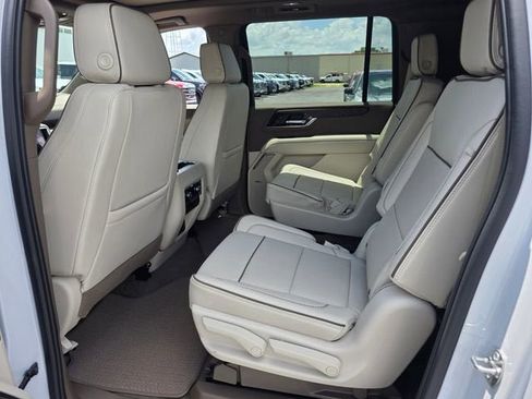 Used 2026 GMC Yukon XL Denali w/ Sun & Power Step Package AWD/4WD image 12