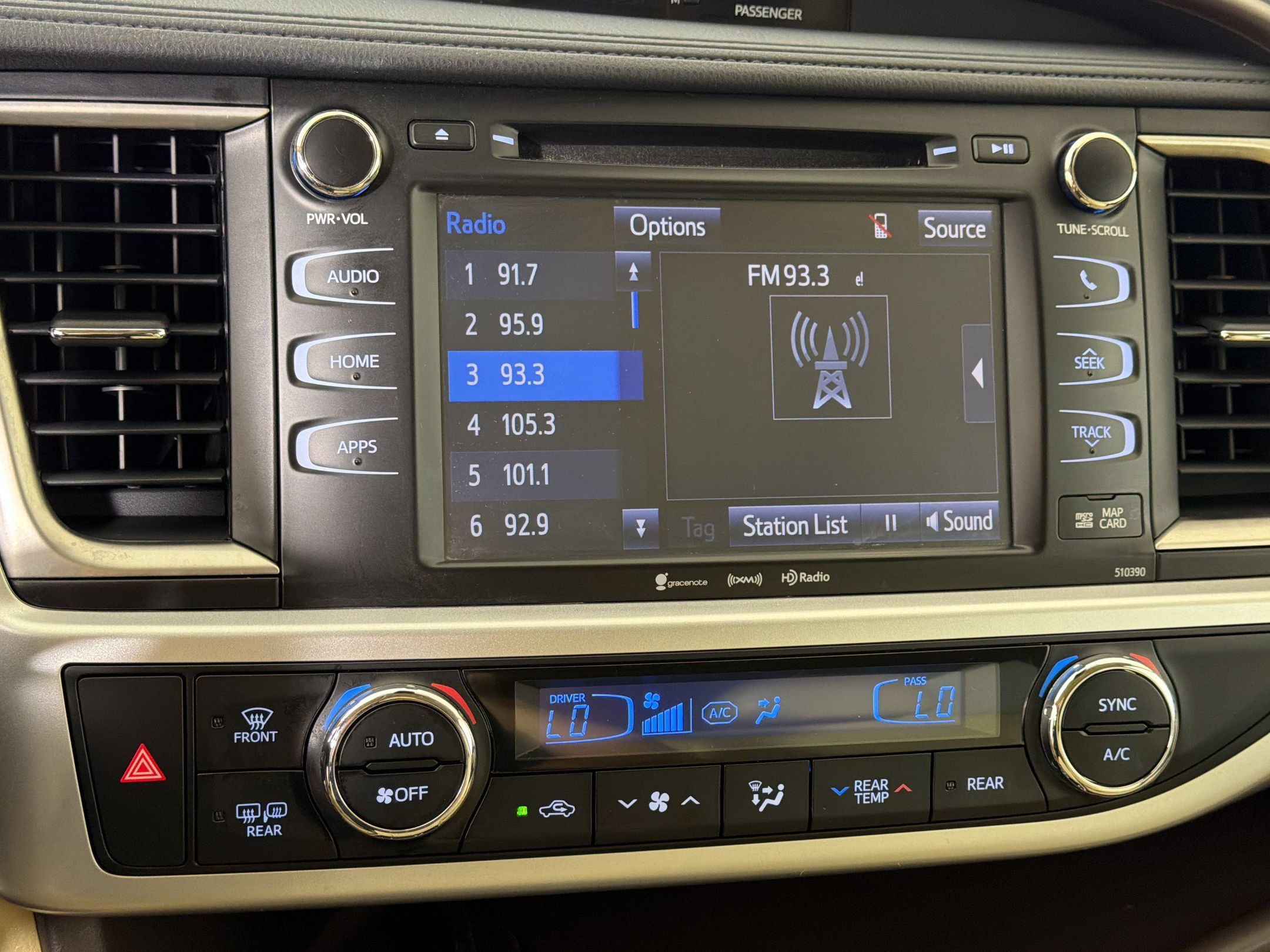 Used 2019 Toyota Highlander XLE AWD/4WD image 24