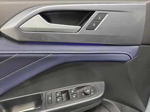 Used 2025 Volkswagen Taos SEL image 12