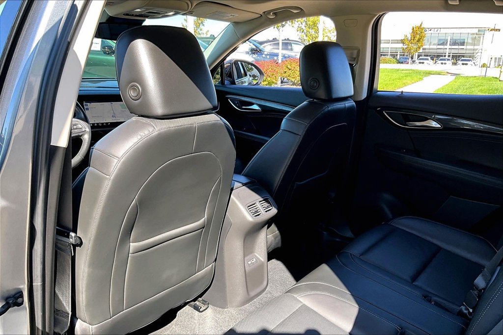 Used 2021 Buick Envision Essence w/ Technology Package I AWD/4WD image 31