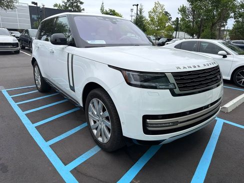 Used 2023 Land Rover Range Rover SE AWD/4WD image 2