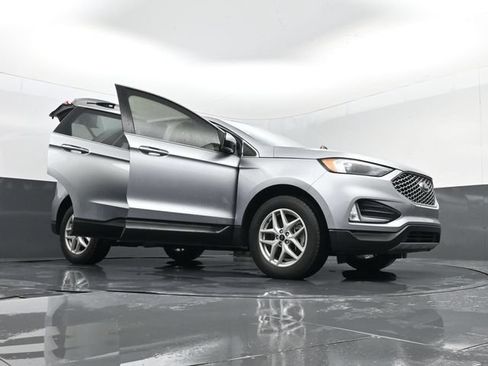 Used 2024 Ford Edge SEL w/ Convenience Package AWD/4WD image 32