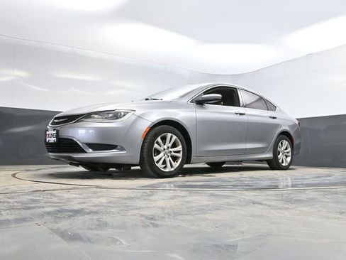 Used 2015 Chrysler 200 Limited w/ Convenience Group image 33
