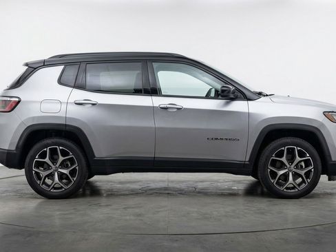 Used 2025 Jeep Compass Limited AWD/4WD image 11