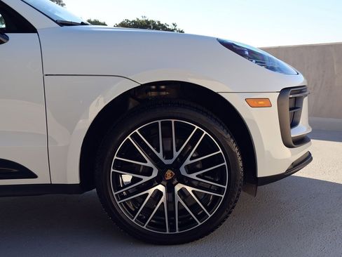 Certified 2025 Porsche Macan image 11