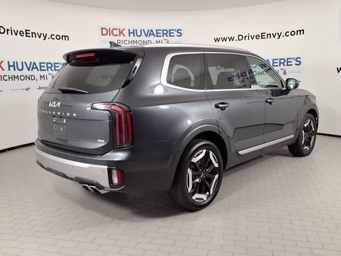 Used 2024 Kia Telluride EX w/ EX Captain's Chair Package AWD/4WD image 4