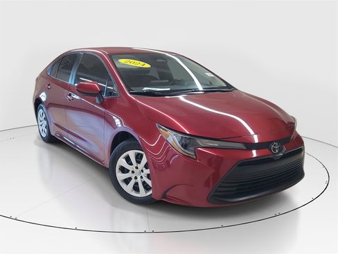 Used 2024 Toyota Corolla LE image 2