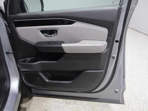 Used 2025 Honda Pilot Touring image 26
