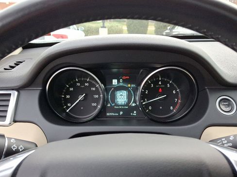 Used 2019 Land Rover Discovery Sport HSE image 25