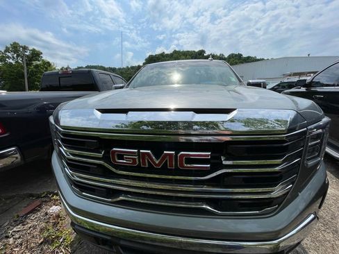 Used 2023 GMC Sierra 1500 SLT w/ SLT Premium Package AWD/4WD image 2