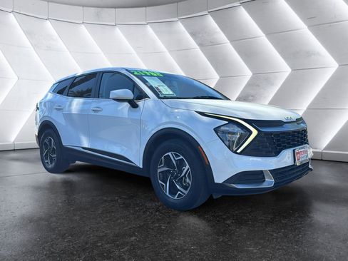 Used 2023 Kia Sportage LX image 1