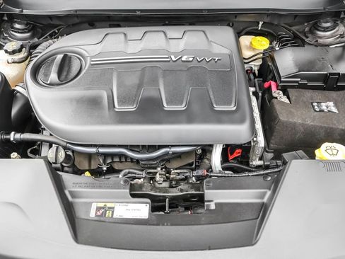 Used 2015 Jeep Cherokee Latitude w/ Comfort/Convenience Group image 40