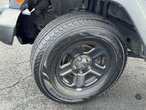 Used 2016 Jeep Wrangler Unlimited Sport w/ Connectivity Group image 36