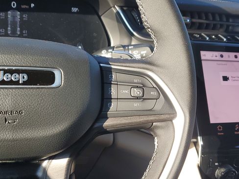 New 2025 Jeep Grand Cherokee Limited image 23