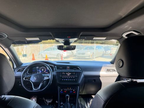 Used 2022 Volkswagen Tiguan SE R-Line image 13