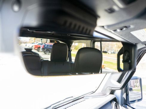 Used 2022 Jeep Wrangler Unlimited Sahara image 23