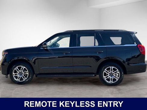 Used 2025 Ford Expedition Active AWD/4WD image 2